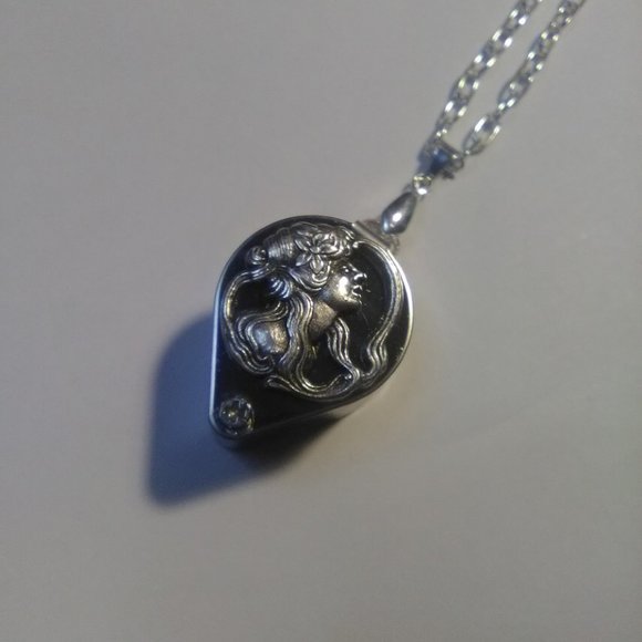 Magnifying Glass Art Nouveau Lady Face Loupe Pendant Necklace 20x - Picture 8 of 8